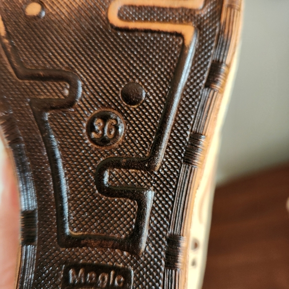 La Pinta Lase Cut Clogs Size 36, U.S. 6 - Picture 10 of 11